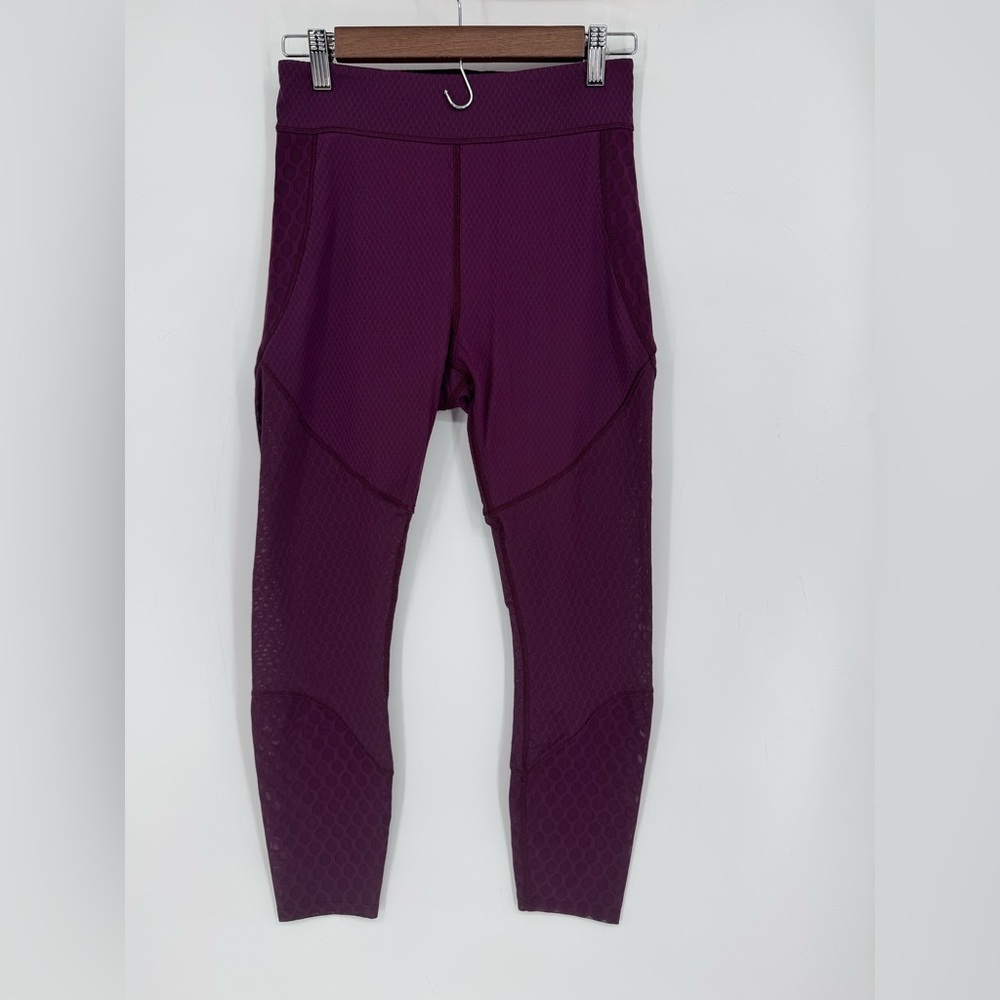 Lululemon Athletica Women's Geo Lab Tight 28" Plum Leggings W/Mesh Detail Size 8